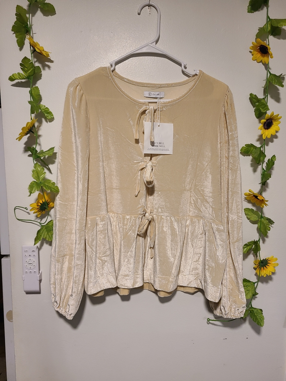 Nwt Cicybell Medium Apricot Top